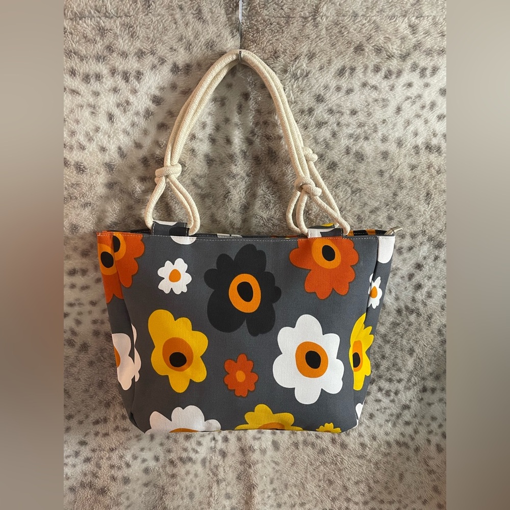 FARMHOUSE IS MY STYLE ‘SUMMER BLOOMS’ BAG - Picture 2 of 9